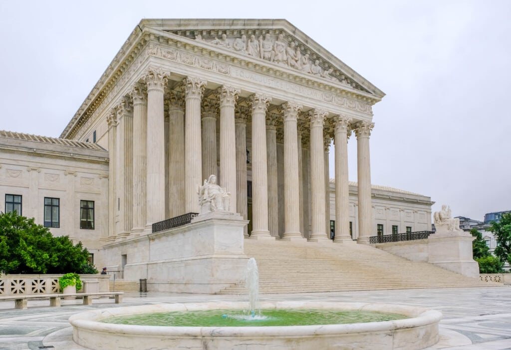 Photo of the front of the US Supreme Court building
