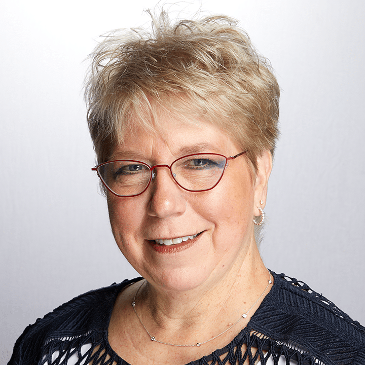 SUZANNE RAJCZI